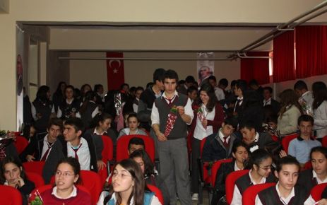 Bir Kutlamada Şehit Nurullah Saraç Anadolu Lisesinden